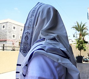 טלית חתנים: נוחות, קלילות ויופי משולבים יחד / פסים כחול וכסף טלית חתנים: נוחות, קלילות ויופי משולבים יחד / פסים כחול וכסף