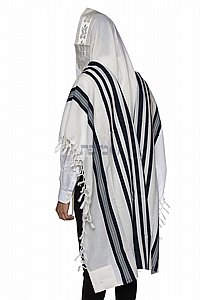 טלית דגם "מוסף" בצבע כחול נייבי (כהה) טלית דגם "מוסף" בצבע כחול נייבי (כהה)